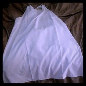 White sleevless dress.